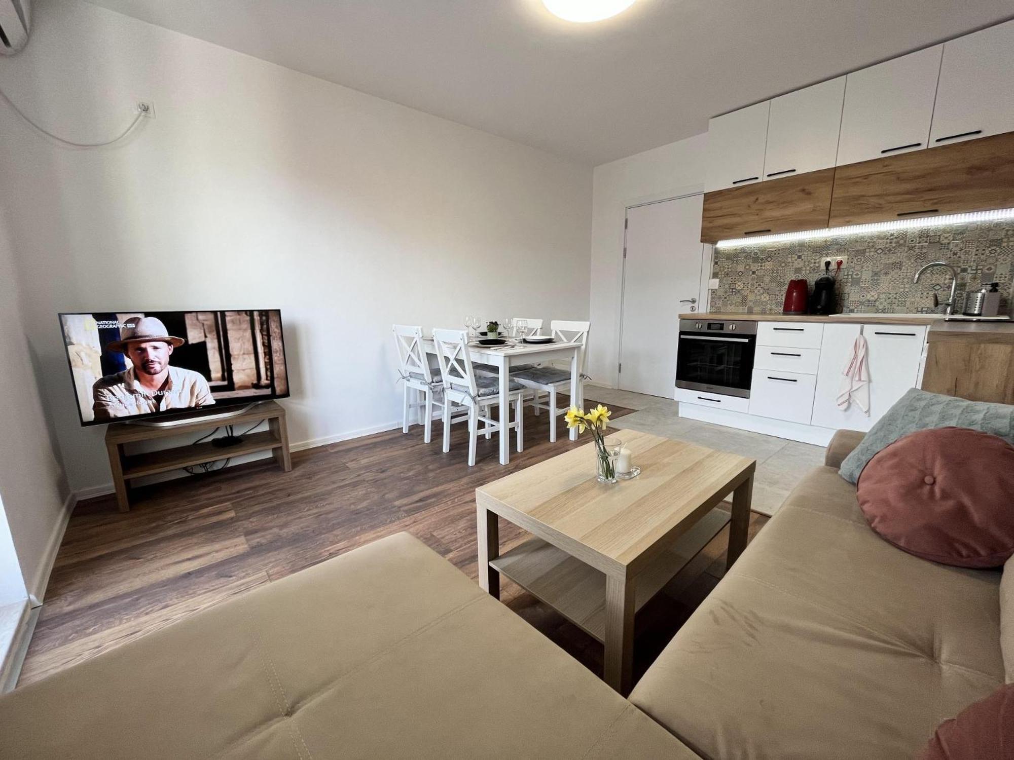 Central Cosy, Fully Renovated 2Bd Near The Cathedral Varna Ngoại thất bức ảnh